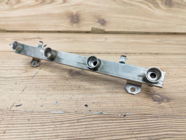 bontott OPEL CORSA D Porlasztó Sor / Híd