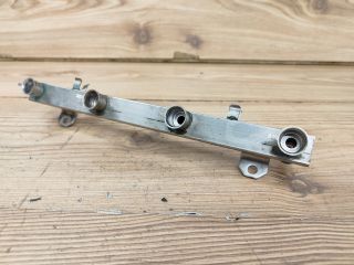 bontott OPEL CORSA D Porlasztó Sor / Híd