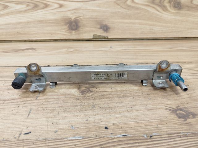 bontott OPEL CORSA D Porlasztó Sor / Híd