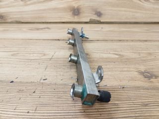 bontott OPEL CORSA D Porlasztó Sor / Híd