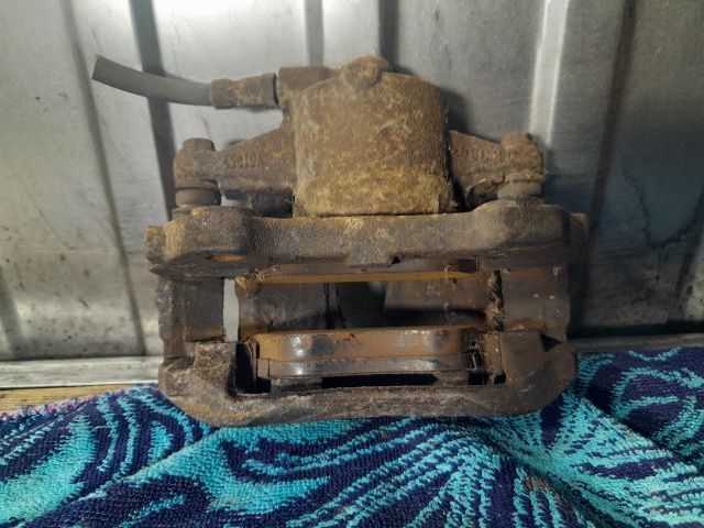 bontott OPEL CORSA D Bal első Féknyereg Munkahengerrel