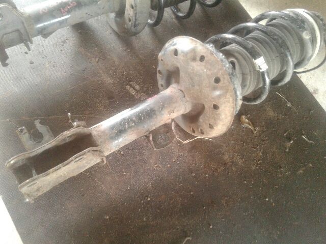 bontott OPEL CORSA D Bal első Gólyaláb (Lengécsillapító, Rugó)