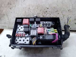 bontott OPEL CORSA D Biztosítéktábla Motortér