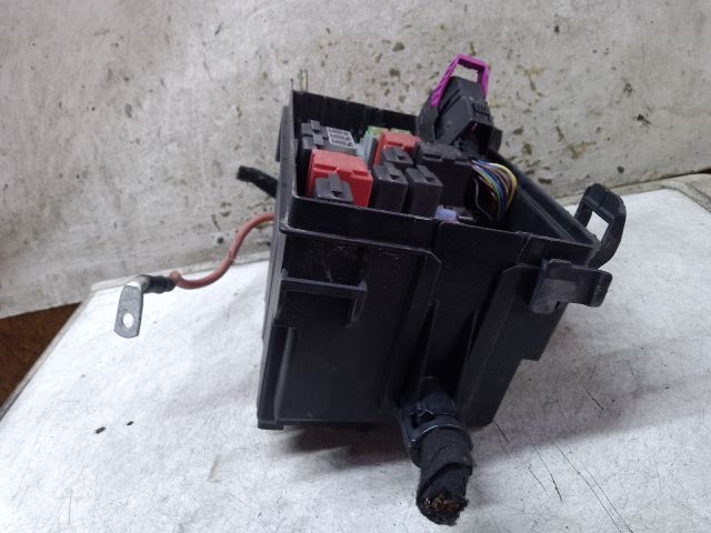 bontott OPEL CORSA D Biztosítéktábla Motortér