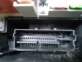 bontott OPEL CORSA D Biztosítéktábla Motortér