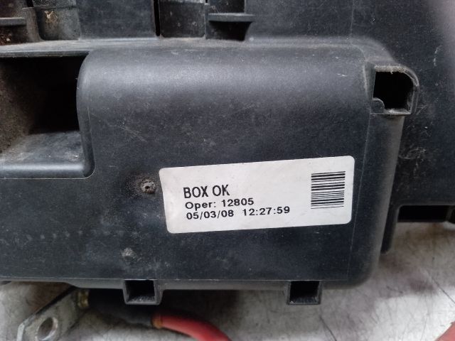 bontott OPEL CORSA D Biztosítéktábla Motortér