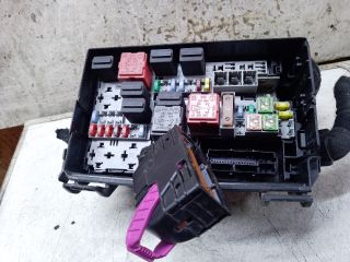 bontott OPEL CORSA D Biztosítéktábla Motortér