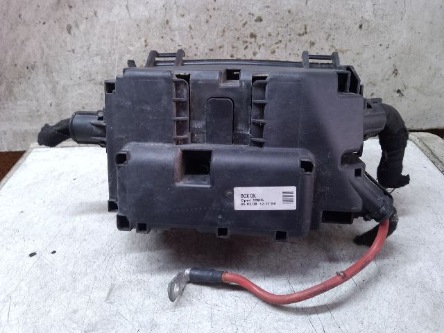 bontott OPEL CORSA D Biztosítéktábla Motortér