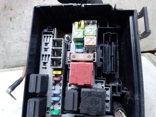 bontott OPEL CORSA D Biztosítéktábla Motortér