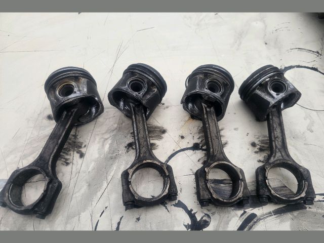 bontott OPEL CORSA D Dugattyú és Hajtókar