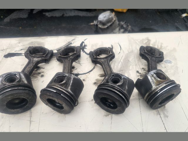 bontott OPEL CORSA D Dugattyú és Hajtókar