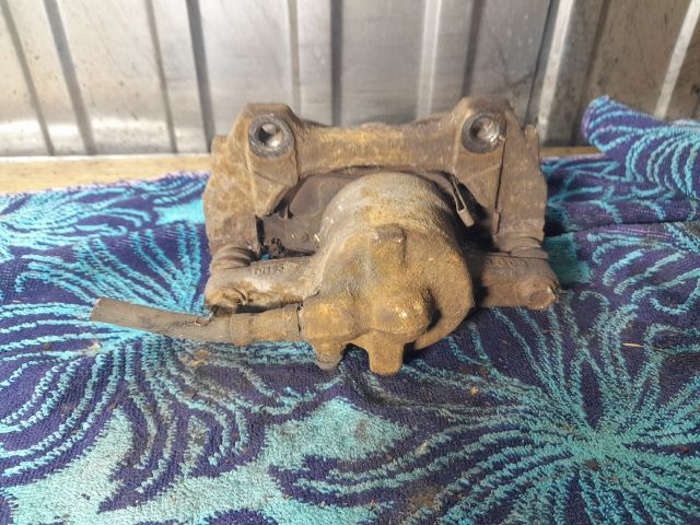 bontott OPEL CORSA D Jobb első Féknyereg Munkahengerrel