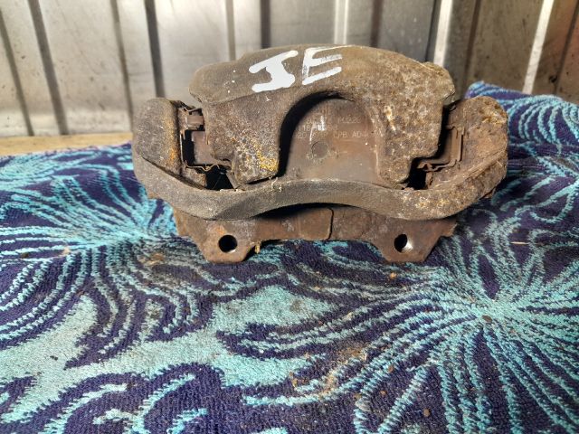 bontott OPEL CORSA D Jobb első Féknyereg Munkahengerrel