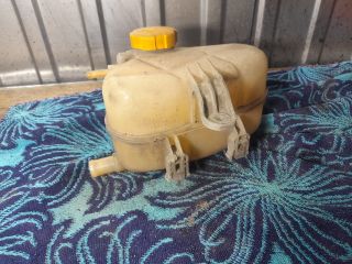 bontott OPEL CORSA D Kiegyenlítő Tartály