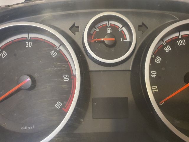 bontott OPEL CORSA D Kilométeróra