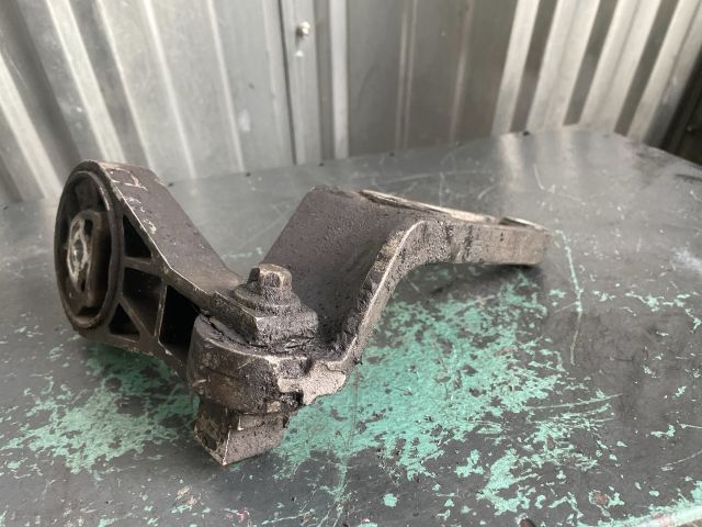 bontott OPEL CORSA D Motor Tartó Bak (Fém)