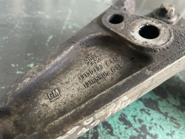 bontott OPEL CORSA D Motor Tartó Bak (Fém)