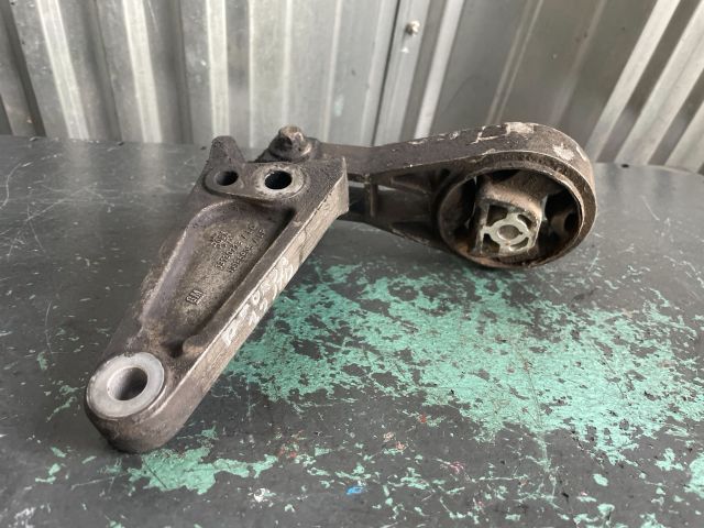 bontott OPEL CORSA D Motor Tartó Bak (Fém)