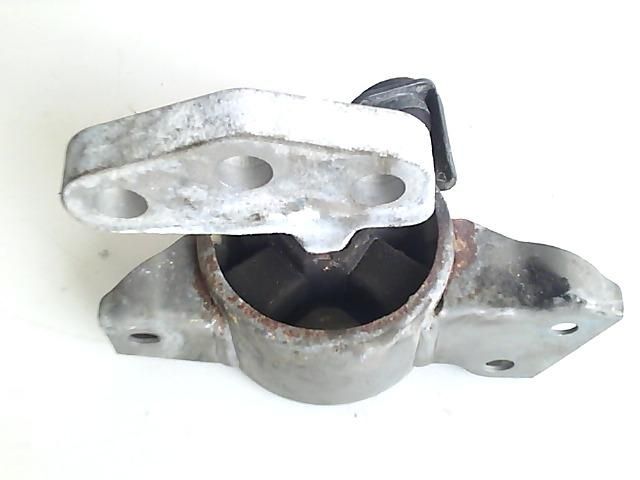 bontott OPEL CORSA D Motor Tartó Bak Jobb