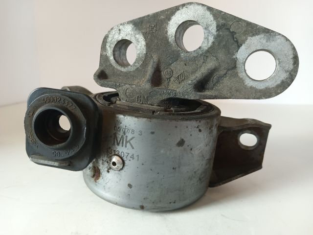 bontott OPEL CORSA D Motor Tartó Bak Jobb