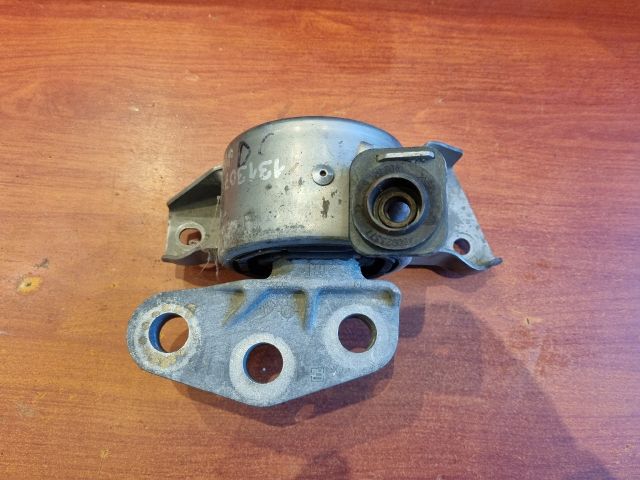 bontott OPEL CORSA D Motor Tartó Bak Jobb