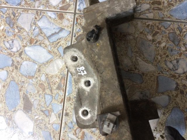 bontott OPEL CORSA D Motor Tartó Bak (Pozíciófüggetlen)