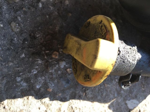 bontott OPEL CORSA D Olajbeöntő Sapka