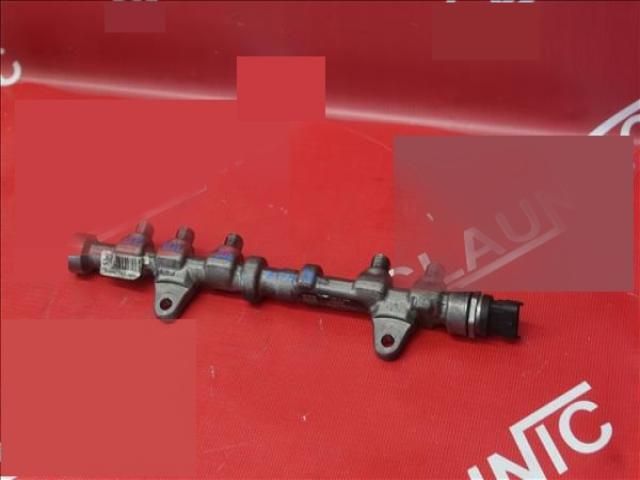 bontott OPEL CORSA D Porlasztó Sor / Híd