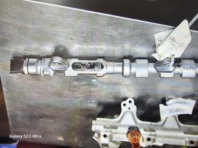 bontott OPEL CORSA D Porlasztó Sor / Híd