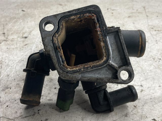 bontott OPEL CORSA D Termosztátház