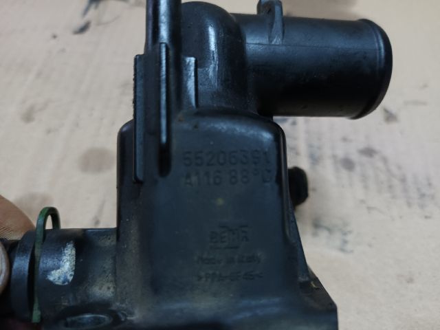 bontott OPEL CORSA D Termosztátház