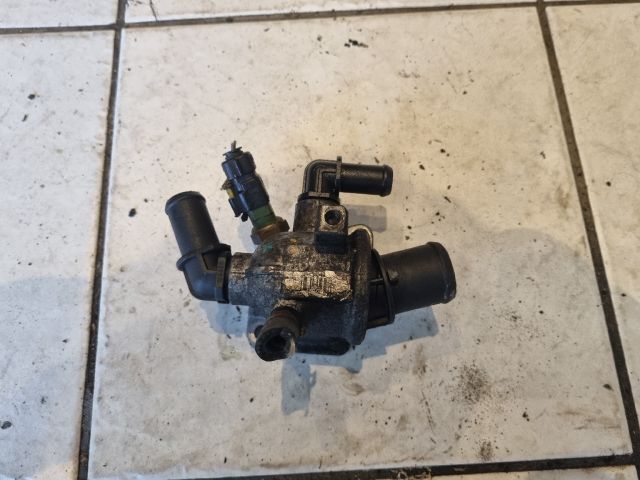 bontott OPEL CORSA D Termosztátház