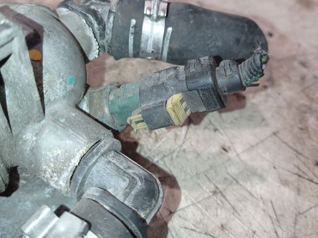 bontott OPEL CORSA D Termosztátház