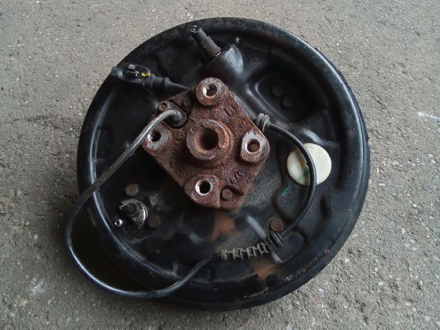 bontott OPEL CORSA D Bal hátsó Kerékagy