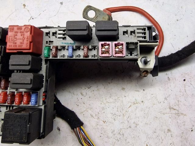 bontott OPEL CORSA D Biztosítéktábla Motortér