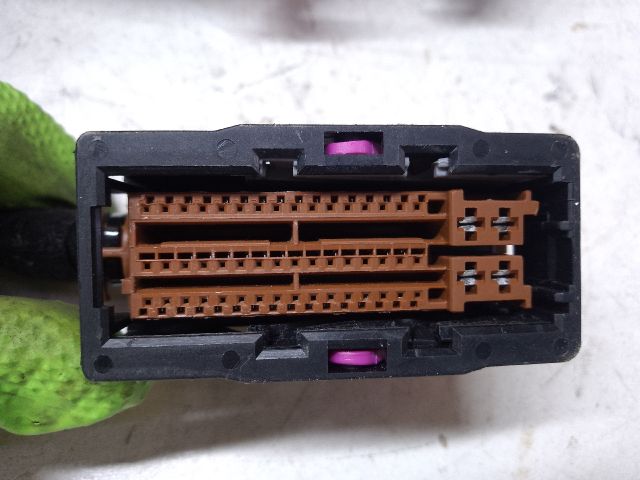 bontott OPEL CORSA D Biztosítéktábla Motortér