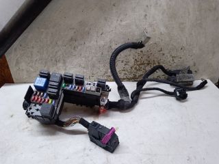 bontott OPEL CORSA D Biztosítéktábla Motortér