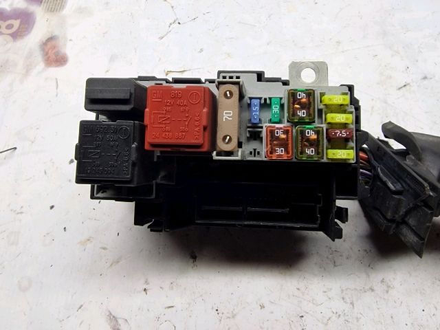 bontott OPEL CORSA D Biztosítéktábla Motortér