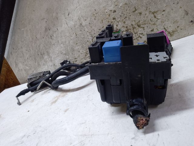 bontott OPEL CORSA D Biztosítéktábla Motortér