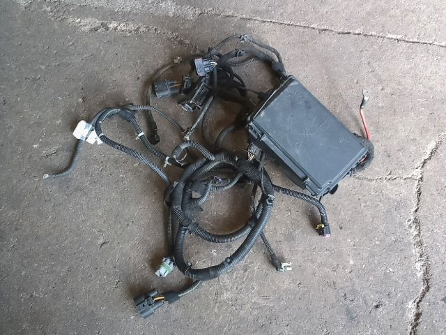 bontott OPEL CORSA D Biztosítéktábla Motortér