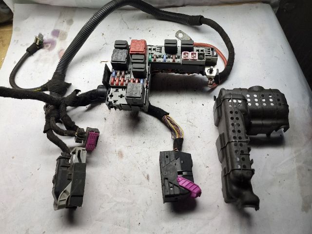 bontott OPEL CORSA D Biztosítéktábla Motortér