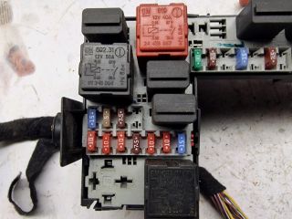 bontott OPEL CORSA D Biztosítéktábla Motortér