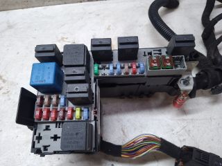 bontott OPEL CORSA D Biztosítéktábla Motortér