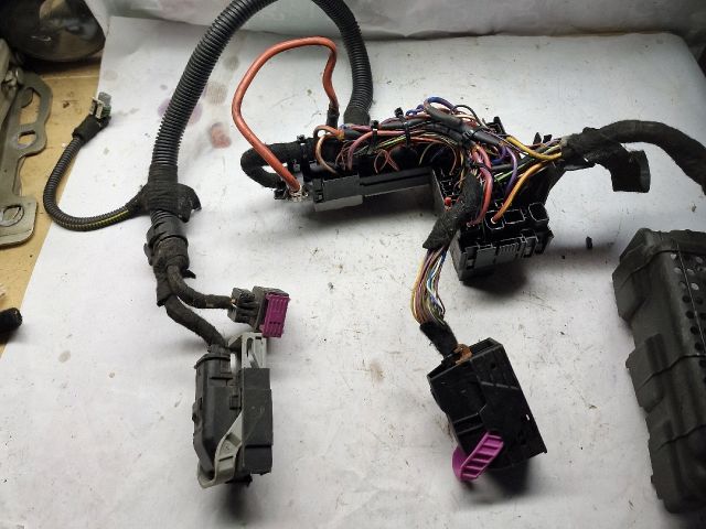 bontott OPEL CORSA D Biztosítéktábla Motortér