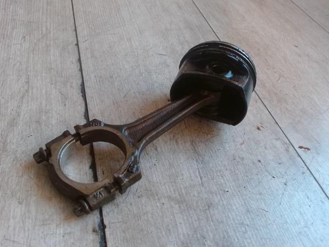 bontott OPEL CORSA D Dugattyú és Hajtókar