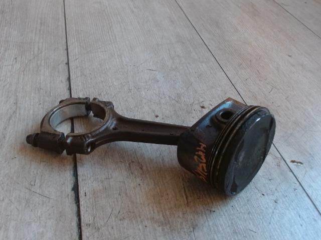 bontott OPEL CORSA D Dugattyú és Hajtókar