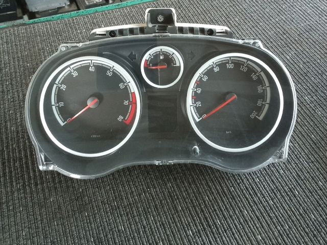 bontott OPEL CORSA D Kilométeróra