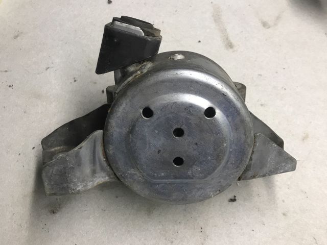 bontott OPEL CORSA D Motor Tartó Bak (Fém)