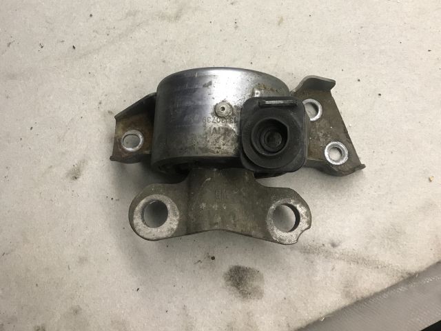 bontott OPEL CORSA D Motor Tartó Bak (Fém)