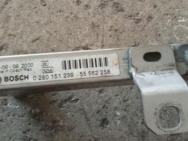 bontott OPEL CORSA D Porlasztó Sor / Híd